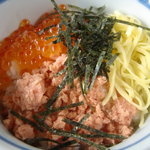 レストラン　オウル - 鮭・イクラ丼アップ