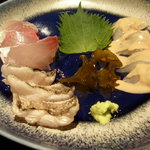 kazefukeba - 今日の刺身はカンパチとウマヅラハギ、それに炙った太刀魚