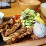 肉と野菜と溶岩焼き 雅 - 週替わりランチの特製トンテキ1000円