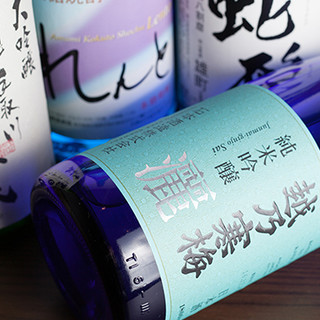 厳選した日本酒を週替りで味わう