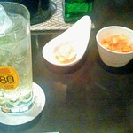 杏’s - ライムサワーを作ってもらい乾杯です。
