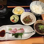 美山の味 勝手屋 東桜店  - 天然振り刺身定食