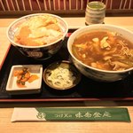 味奈登庵 - カレー南蛮そば＋かつ丼！  
      ゴゥジャス
      まさにゴゥジャス