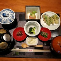 北新地 大嵓埜 - 凝った器にもワクワク！一番お手頃な月替わり昼膳（梅）税込み1,300円