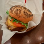 クアアイナ - BBQ厚切りチェダーチーズバーガー