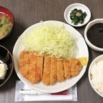 よしみ食堂 - 豚カツ定食 750円