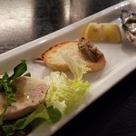 Trattoria La Padella - 前菜2　大山鶏の生ハム、白レバームース、生牡蠣のバリエットソース