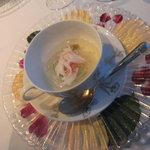 モナリザ - アミューズブーシュ／ウドとキュウリのパスタ仕立て、冷製トマトスープ