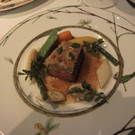 モナリザ - 肉料理／大自然で育ったオージービーフのグリエ、アンチョビとレモンの香りで