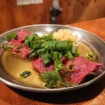 元祖台湾もつ鍋仁 - 牛ハツ刺し