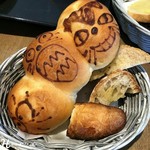 Bekari Kafe Motsuaruto - 店内で買った ちぎりパン ( 150円 )