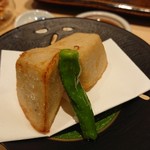 寿司割烹 魚紋 - 海老芋。