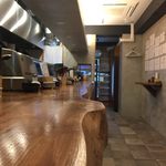 立ち呑みとうどん みのり - 一枚板のカウンター！日本酒のドブヅケも！