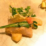 AKI NAGAO - 和歌山のカワハギ　肝のソースにエシャロットのアクセント　フィンガーライムの塩漬け