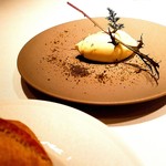 AKI NAGAO - パンと脱水ヨーグルトのホイップバター　ハーブを添えて