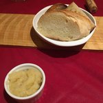 オステルリー・スズキ - パンをマッシュポテトとニンニクのディップで