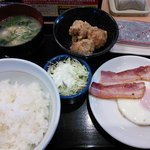 なか卯 - 目玉焼きベーコン朝定食＋3カラ