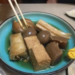 まほろば - だしの色が結構濃いおでん。卵や大根などももはや黒くなっています。しょっぱいわけではありません。
優しい味に染みたおでんは寒い冬の夜に体に染み渡ります。