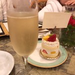 Café Miro - シャンパン＆フェイクケーキ