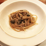 ワイン カルコス - 谷山シェフのスペシャリテ：ポルチーニのクリームパスタ♪