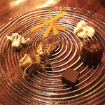 ワイン カルコス - チーズと小菓子盛り合わせ