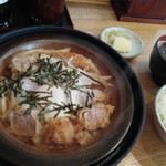 勝蔵 - 柳川風ヒレかつ丼・全景