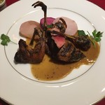 オステルリー・スズキ - べキャスを軽いソースサルミで