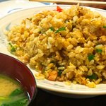 丸千葉 - 炒飯、みそ汁付き