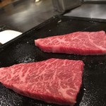 鉄板焼 坊主 - サシが良い感じ。