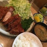 とんかつ洋食　みつば - 全体。
斜め上から✧*。