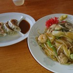 点心坊 - あんかけ焼きそば900円と、餃子450円
