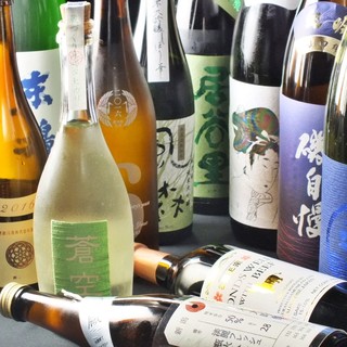 A variety of sake and wine carefully selected by the owner/chef