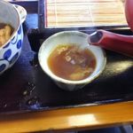 吉田家 - 蕎麦湯を注ぎます