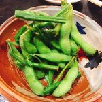 昭和酒場 大西 - 枝豆。茹でたてを出してくれます。