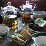 湖心亭 - 花茶・各78元。お茶菓子付き