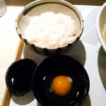 Sagamihara 欅 - 玉子かけご飯(１５０円)は田名のおがわのたまごを大島の井上醤油の玉子かけご飯専用のお醤油で。しっかり一膳分あるご飯は夜１０時の訪問でもつやつやでした！