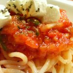 エアーズロック・カフェ＆ダディードーナツ - 冷製トマトのパスタ