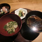 六雁 - お食事　人参葉ご飯・赤出汁・香の物とサービスの金目鯛の刺身