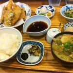 天神わっぱ定食堂 - 若鶏の天ぷら定食 880円。