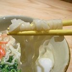 ちゅら海 - 適度なコシがある平麺