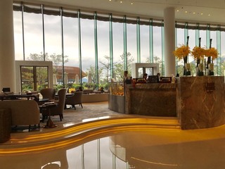 LOBBY LOUNGE -