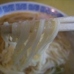 共栄軒 - ラーメン（麺アップ）