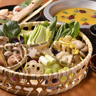 We offer Medicinal Food Hot Pot, Hot Pot, and seasonal hot pots.