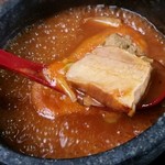 らーめんや煌 - 石焼き辛つけめん
      つけ汁の中にもチャーシューが(*^^*)