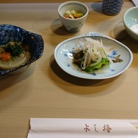 よし梅 人形町本店 - 先に小鉢がでてきます(18-01)