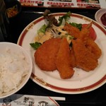 Chimuni - 日替わりのミックスフライ定食。