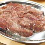 ホルモンと日本酒 ホルモン屋かねちゃん - レバ