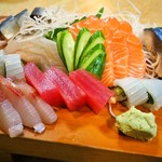 Uokatsu Sushi - お造り盛り合わせ