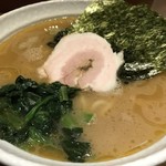 横浜家系ラーメン 満月家 - 中ラーメン(1.5玉) 750yen