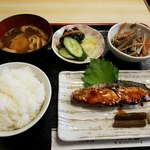 まんじ - 鰆の定食全景